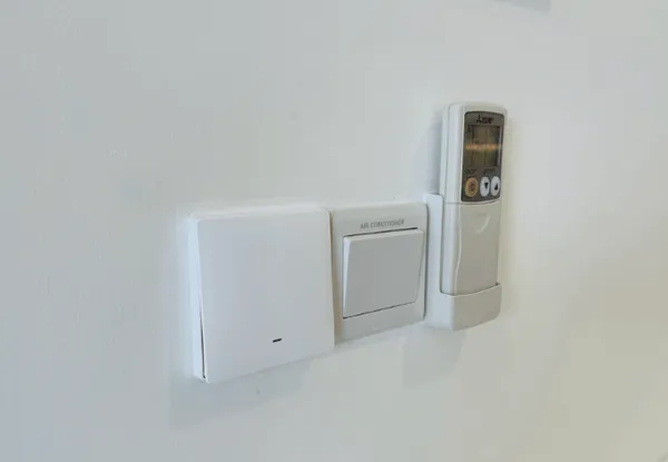danh-gia-uu-nhuoc-diem-cong-tac-thong-minh-wifi-va-zigbee