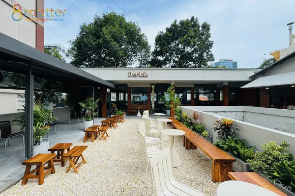 Sân vườn cafe Ther Thẩn Quận 1, 8MATTER thi công điện thông minh và tưới cây tự động