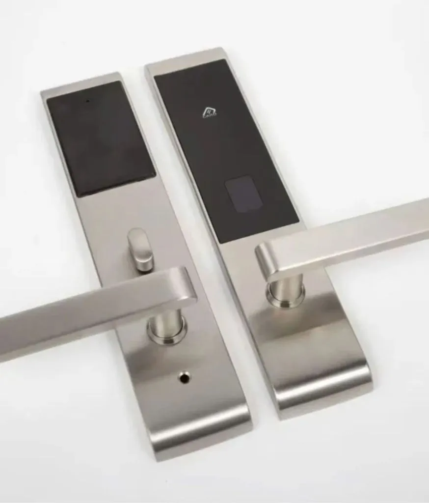 Bộ khóa tay gạt bằng kim loại màu bạc kèm đầu đọc thẻ từ