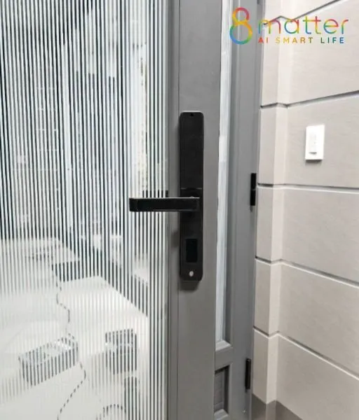 thi công khóa cảm biến